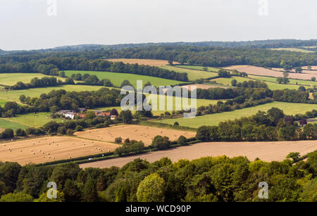 Una veduta aerea di Chiltern Hills vicino a Great Missenden nel Buckinghamshire dove la HS2 percorso passerà attraverso l. Crescono i timori la ferrovia non può essere costruito per la sua specifica corrente all'interno di ??55.7miliardi di bilancio. Foto Stock