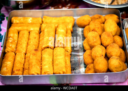 Kolkata Street Food pollo Primavera Rotolo pesce chop Foto Stock