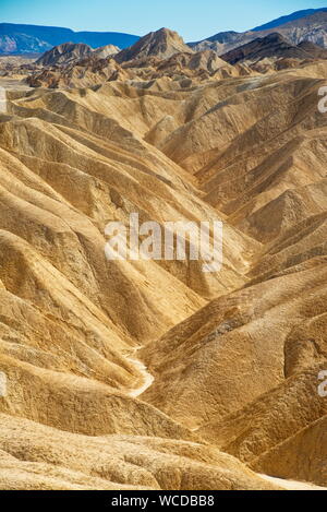 Zabriskie Point forma Mudstones Badlands Parco Nazionale della Valle della Morte in California Foto Stock