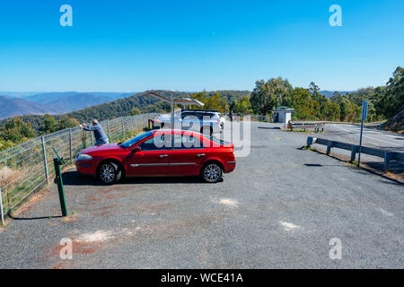 Si affacciano su di Woko National Park, Monkeycot Riserva Naturale e il giro Valle da Carson Pioneer Lookout, Mare di eseguire, NSW, Australia. Foto Stock