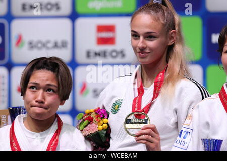 Champion Daria Bilodid dell'Ucraina, a destra e in secondo luogo Funa Tonaki del Giappone durante il World Judo Championships Tokyo 2019 Donna 48kg categoria premiazione al Nippon Budokan a Tokyo in Giappone il 25 agosto 2019. Credito: Hitoshi Mochizuki/AFLO/Alamy Live News Foto Stock