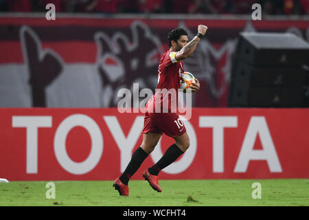 Il calcio brasiliano player Givanildo Vieira de Sousa, noto come Hulk di Shanghai SIPG F.C., celebra dopo il cliente in corrispondenza del gambale partita finale contro Urawa Red Diamonds durante 2019 Champions League asiatica in Cina a Shanghai, 27 agosto 2019. Foto Stock