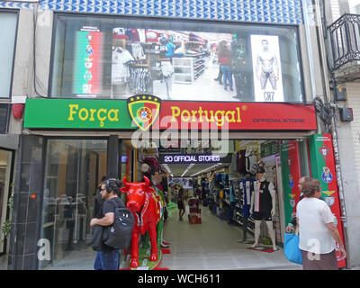 FORÇA PORTOGALLO store a Porto, Portogallo. A destra del centro partito politico alleanza. Foto: Tony Gale Foto Stock