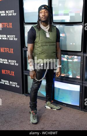 Santa Monica, CA. Il 27 agosto, 2019. Offset in corrispondenza arrivi per TRAVIS SCOTT: Guarda mamma posso volare Premiere su Netflix, Barker Hangar, Santa Monica, CA 27 agosto 2019. Credito: Adrian Cabrero/Everett raccolta/Alamy Live News Foto Stock