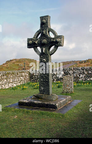 Antica celtica croce cristiana nella vecchia Kildalton sagrato, isola di Islay, Scozia. Foto Stock