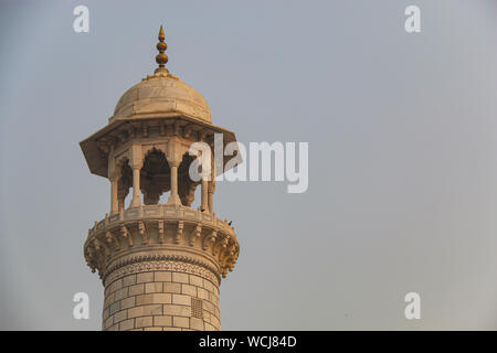 Dettaglio di intricati minareti al Taj Mahal, Agra, Uttar Pradesh, India, Asia centrale Foto Stock