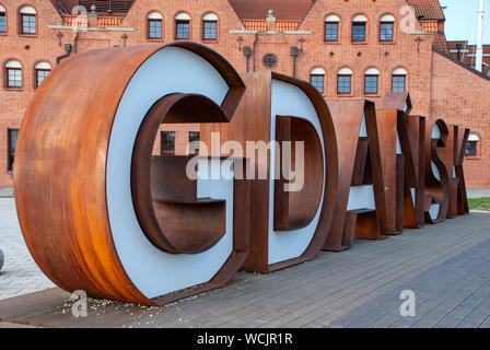 Famosi grandi e rusty lettere della città di Danzica in Polonia Foto Stock