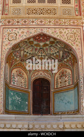 La splendida Ganesh cancello, ingresso ai palazzi privati del mahajaras, al Forte Amer (Ambra Palace), Amer, Jaipur, India, Asia centrale Foto Stock