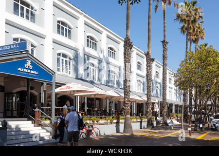 Ingresso alla Alfred Mall con Cafe Alfredo al V&A Waterfront, Città del Capo Sud Africa, una popolare attrazione turistica Foto Stock