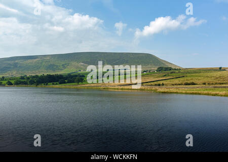 Pendle Hill da orzo, Lancashire, Regno Unito. Pendle Hill è famosa per le streghe Foto Stock