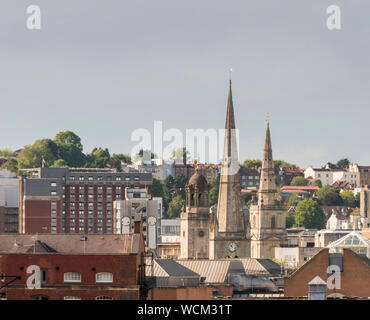 Vista su tutta la città dal tetto di St Mary Redcliffe, Bristol, Regno Unito Foto Stock