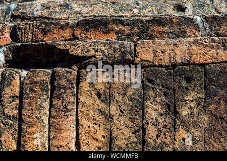 L'antico muro di mattoni è stata ordinatamente disposte e così forte che non vi era spazio anche un piccolo ago non potevano penetrare al tempio Dhammayangyi in Ba Foto Stock