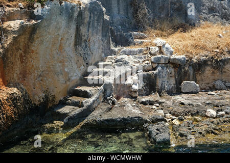 Simena è in realtà l antico nome di Lycian per esso. In turco, è noto come Kalekoy che si traduce in "Castello Village". Foto Stock