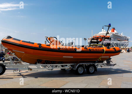 Merseyside Fire e mezzo di salvataggio. Liverpool Mersey River England Regno Unito Foto Stock