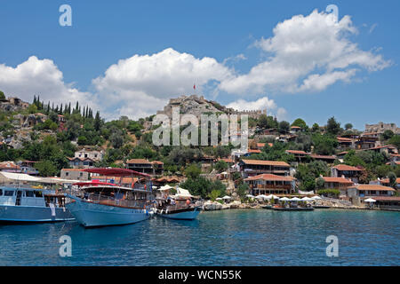 Simena è in realtà l antico nome di Lycian per esso. In turco, è noto come Kalekoy che si traduce in "Castello Village". Foto Stock