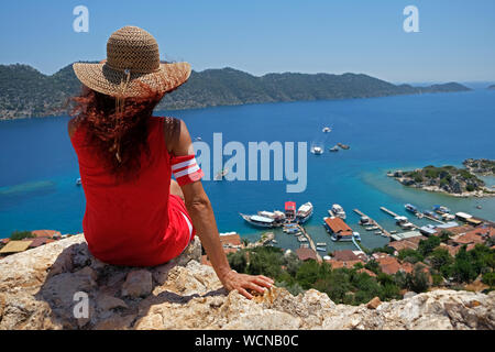 Simena è in realtà l antico nome di Lycian per esso. In turco, è noto come Kalekoy che si traduce in "Castello Village". Foto Stock