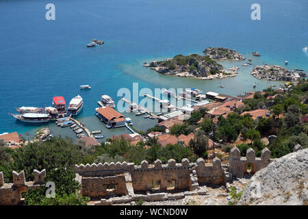 Simena è in realtà l antico nome di Lycian per esso. In turco, è noto come Kalekoy che si traduce in "Castello Village". Foto Stock