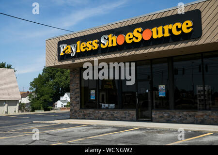 Un logo segno esterno di una chiusa Payless ShoeSource store in Youngstown, Ohio, 12 agosto 2019. Foto Stock