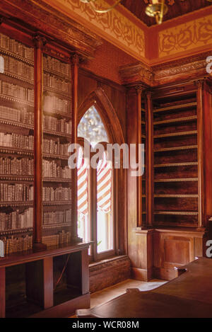 Dettaglio della libreria sul Monserrate nel Palazzo di Sintra, Portogallo Foto Stock