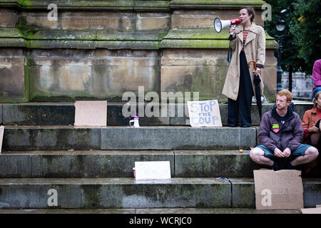 Manchester, Regno Unito. 28 Agosto, 2019. I manifestanti si riuniranno presso il municipio, piazza Albert questa sera nella luce della regina che approva la sospensione del Parlamento fino al mese di ottobre. Andy Barton/Alamy Live News Foto Stock