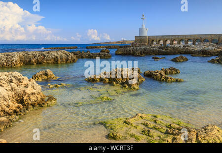 Il faro bianco della città di Otranto, penisola salentina, Puglia, Italia. Foto Stock