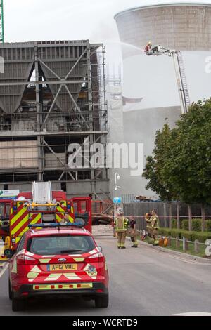 Slough, Regno Unito. 28 Agosto, 2019. Incendio presso il sito di Slough Trading Station Wagon Power Station Credit: Andrew Spiers/Alamy Live News Foto Stock