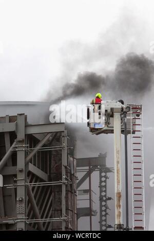 Slough, Regno Unito. 28 Agosto, 2019. Incendio presso il sito di Slough Trading Station Wagon Power Station Credit: Andrew Spiers/Alamy Live News Foto Stock
