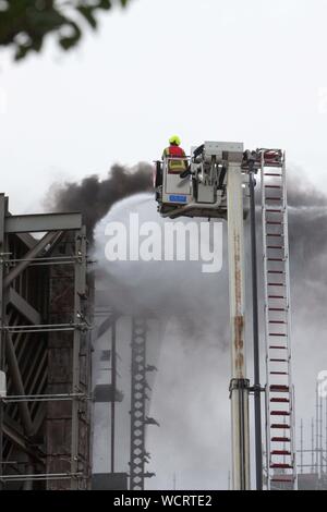 Slough, Regno Unito. 28 Agosto, 2019. Incendio presso il sito di Slough Trading Station Wagon Power Station Credit: Andrew Spiers/Alamy Live News Foto Stock