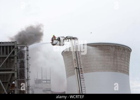 Slough, Regno Unito. 28 Agosto, 2019. Incendio presso il sito di Slough Trading Station Wagon Power Station Credit: Andrew Spiers/Alamy Live News Foto Stock