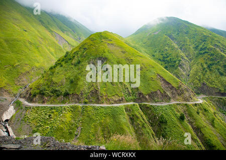 La più pericolosa strada di montagna Tusheti Georgia, Foto Stock