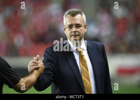 Sinobo Stadium, Praga. 28 Agosto, 2019. Presidente del Consiglio di Amministrazione di SK Slavia Praha Jaroslav Tvrdik è visto prima del calcio Champions' League 4° turno di qualificazione incontro di ritorno: Slavia Praga vs Cluj-Napoca nel Sinobo Stadium, Praga, Repubblica ceca, 28 agosto 2019. Credito: Michal Kamaryt/CTK foto/Alamy Live News Foto Stock