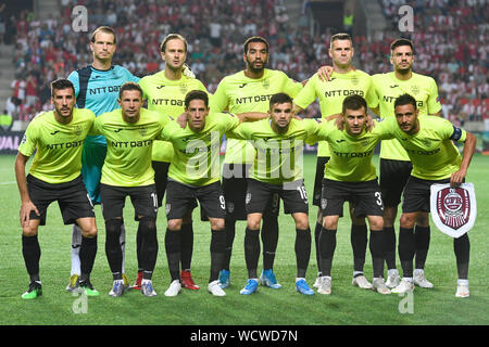 Sinobo Stadium, Praga. 28 Agosto, 2019. I giocatori di calcio del CFR Cluj Napoca posano per una foto del team prima del calcio Champions' League 4° turno di qualificazione incontro di ritorno: Slavia Praga vs Cluj-Napoca nel Sinobo Stadium, Praga, Repubblica ceca, 28 agosto 2019. Credito: Michal Kamaryt/CTK foto/Alamy Live News Foto Stock