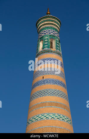 Dettaglio dell'Islam Khodja Minaret nella città di Khiva in Uzbekistan. Foto Stock