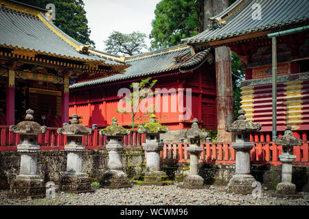 Parte del massiccio al Santuario di Toshogu, costruito nel 1617, ora un sito Patrimonio Mondiale dell'Unesco. Foto Stock