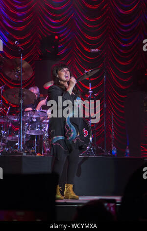 Agosto 27, 2019, Chula Vista, California, U.S: Ann Wilson della rock band cuore suona dal vivo sul palco durante il loro amore vivo Tour a North Island Credit Union anfiteatro. (Credito Immagine: © KC Alfred/ZUMA filo) Foto Stock