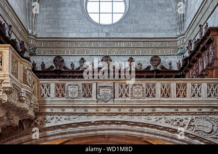 Stalli del coro di San Francisco, da Pedro de la Sierra, opera del castigliano barocca nel Museo Nazionale del Collegio San Gregorio, Valladolid, Spagna Foto Stock