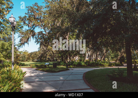 Città di Casselberry parco all'aperto sulla giornata soleggiata con florida friendly piante. Foto Stock