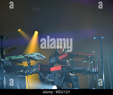 Agosto 27, 2019, Norfolk, Virginia, Stati Uniti d'America: Australian Pink Floyd Show raccoglie il floyd vivo per la folla a Chrysler Hall il 27 agosto 2019 a Norfolk, Virginia. ..Foto ..Â©Jeff Moore 2019 (credito Immagine: © Jeff Moore/ZUMA filo) Foto Stock