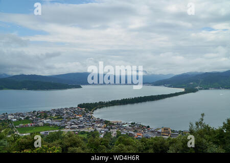 Amanohashidate vista superiore con cielo blu Foto Stock