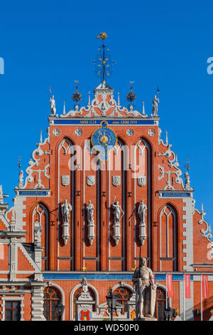 Casa delle Teste Nere e Schwab House, la Town Hall Square, Città Vecchia, Riga, Lettonia, Nord Europa, Foto Stock