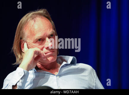 Leipzig, Germania. 28 Agosto, 2019. Uwe Neumann, direttore della Kunsthalle di Rostock, si siede in un panel di discussione nella storia contemporanea Forum a un panel di discussione sulla libertà d'arte. Credito: Jan Woitas/dpa-Zentralbild/dpa/Alamy Live News Foto Stock