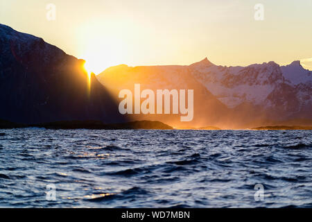 Sunsice sul mare, norvegese atlantico -, Kvaloyvagen, Norvegia, Oceano Atlantico Foto Stock