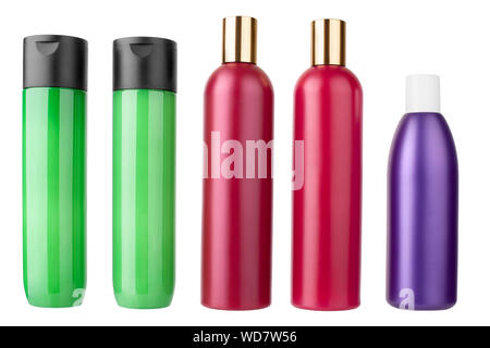 Rosso, verde, viola in plastica, shampoo balsamo per capelli bottiglie, gel doccia, lozione idratante modello impostato su sfondo bianco isolato da vicino Foto Stock