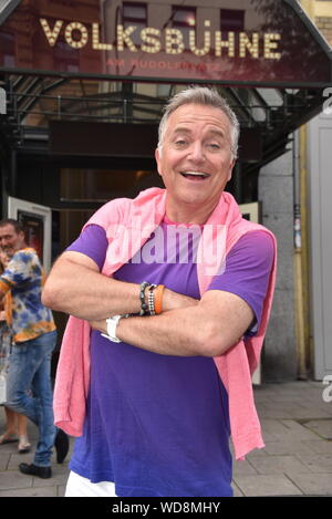 Colonia, Germania. 28 Agosto, 2019. The Entertainer Jörg Knör pone al programma 2019/2020 prestazioni del Kölner Volksbühne a Rudolfplatz. Credito: Horst Galuschka/dpa/Alamy Live News Foto Stock