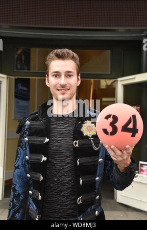 Colonia, Germania. 28 Agosto, 2019. Il mago André Blake pone al programma 2019/2020 prestazioni del Kölner Volksbühne a Rudolfplatz. Credito: Horst Galuschka/dpa/Alamy Live News Foto Stock