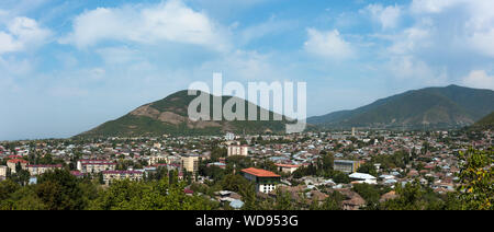 Ampio panorama della città Shaki Foto Stock