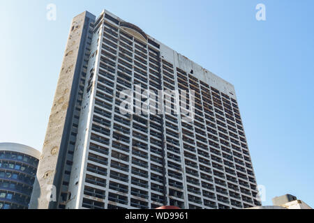 Beirut, Libano - Guerra civile libanese shell e bullet danni al Holiday Inn Hotel. 3 febbraio 2018 Foto Stock