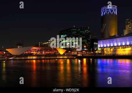 Media City, Salford, Manchester, crepuscolo immagini su Manchester ship canal Foto Stock