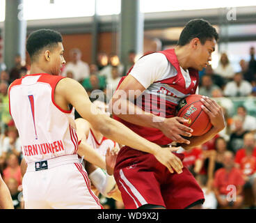 Rosenheim Germnany. 27 Ago, 2019. Da sinistra Jason GEORGE (Muenchen), Oscar DA SILVA (Stanford), .di pallacanestro del Mens, pre stagione amichevole, Agosto 27, 2019, FC Bayern Muenchen Basket vs Stanford University, Rosenheim, Gabor Hall, come prima pre stagione match playes la squadra del FC Bayern Muenchen contro la squadra di college dell'Università di Stanford Credito: Wolfgang Fehrmann/ZUMA filo/Alamy Live News Foto Stock