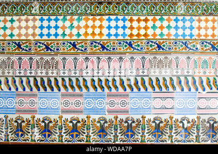 Piastrelle vecchie in una parete della Cartuja di Siviglia Foto Stock